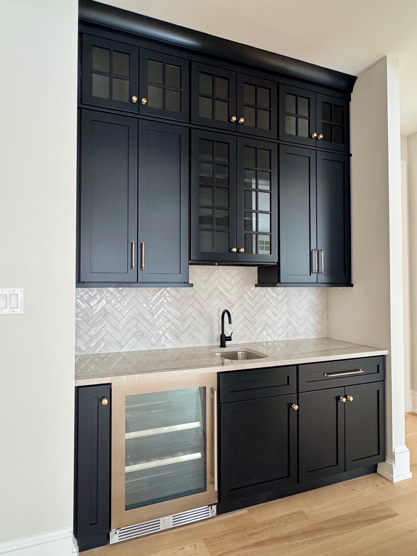 Kitchen & Dining detail at Elysian Manor by Oak Heart Interiors, photo 17