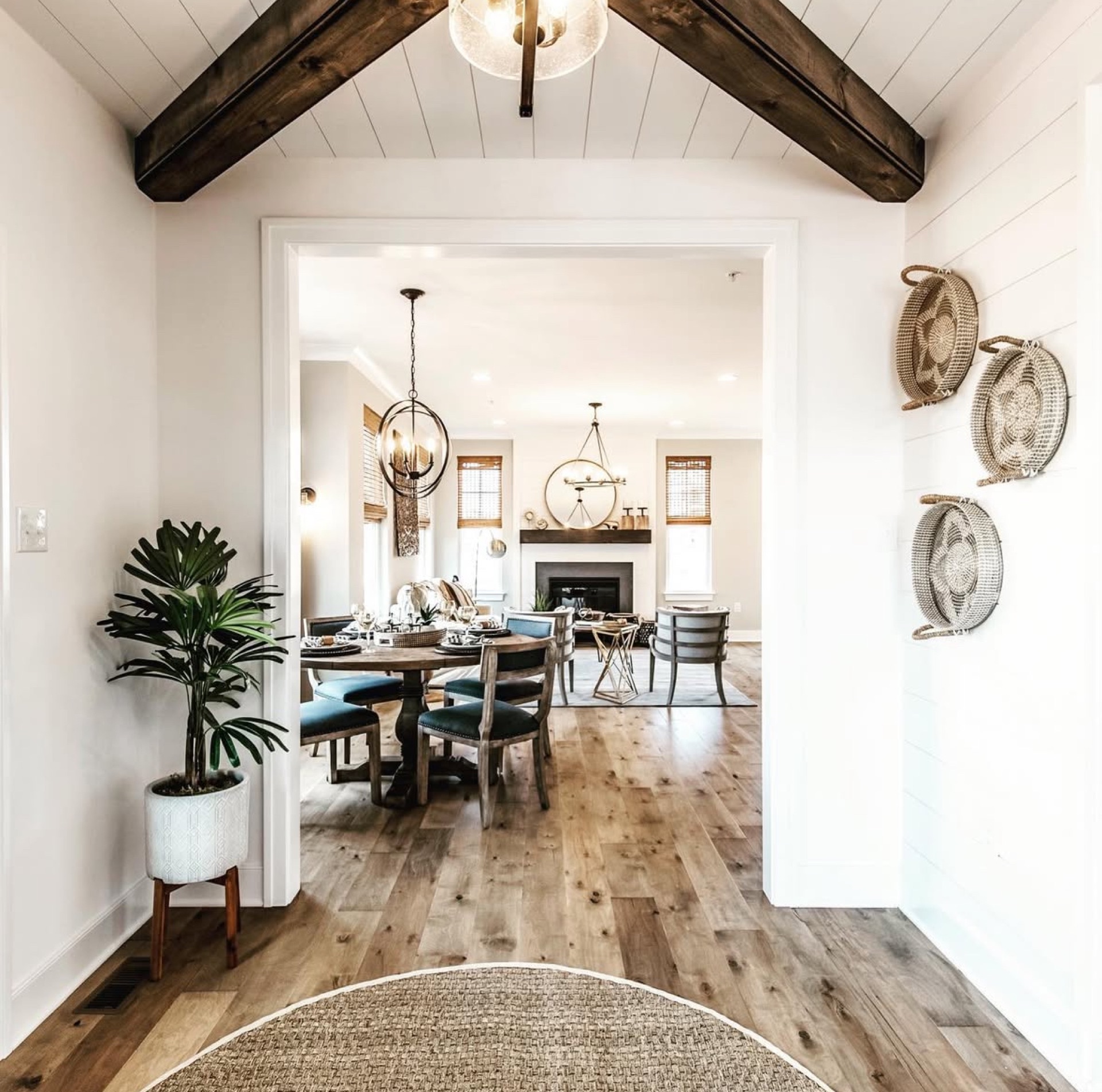 Kitchen & Dining detail at Elysian Manor by Oak Heart Interiors, photo 23