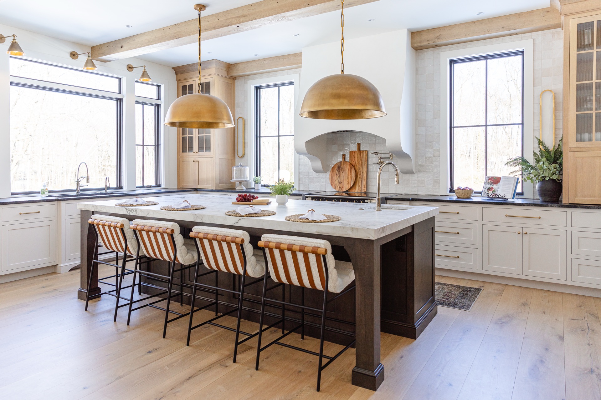 Kitchen & Dining detail at Elysian Manor by Oak Heart Interiors, photo 6