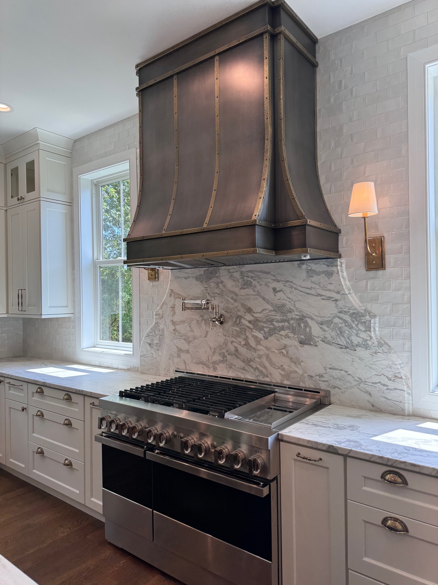 Kitchen & Dining detail at Elysian Manor by Oak Heart Interiors, photo 10