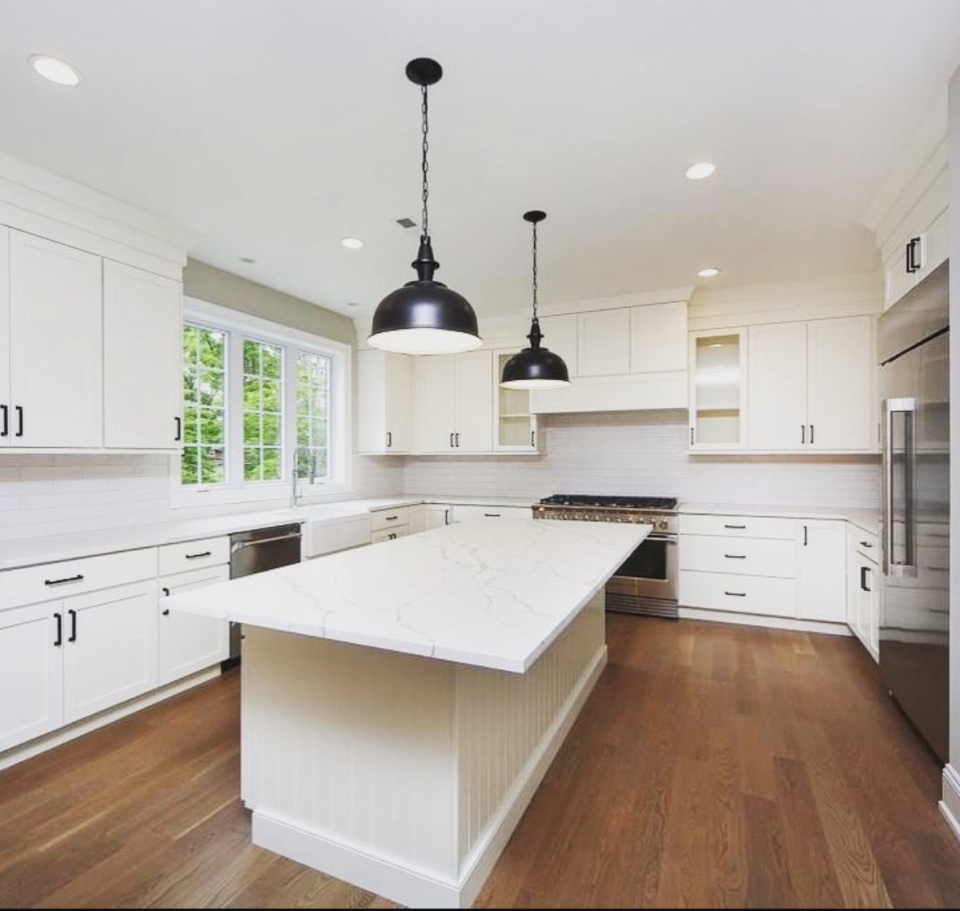 Kitchen & Dining detail at Elysian Manor by Oak Heart Interiors, photo 22