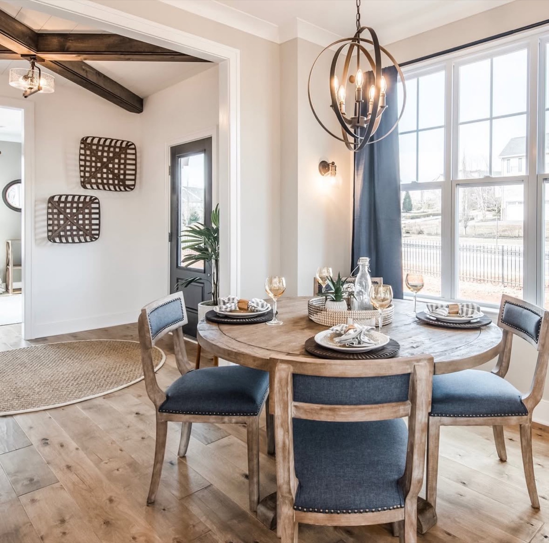 Kitchen & Dining detail at Elysian Manor by Oak Heart Interiors, photo 24